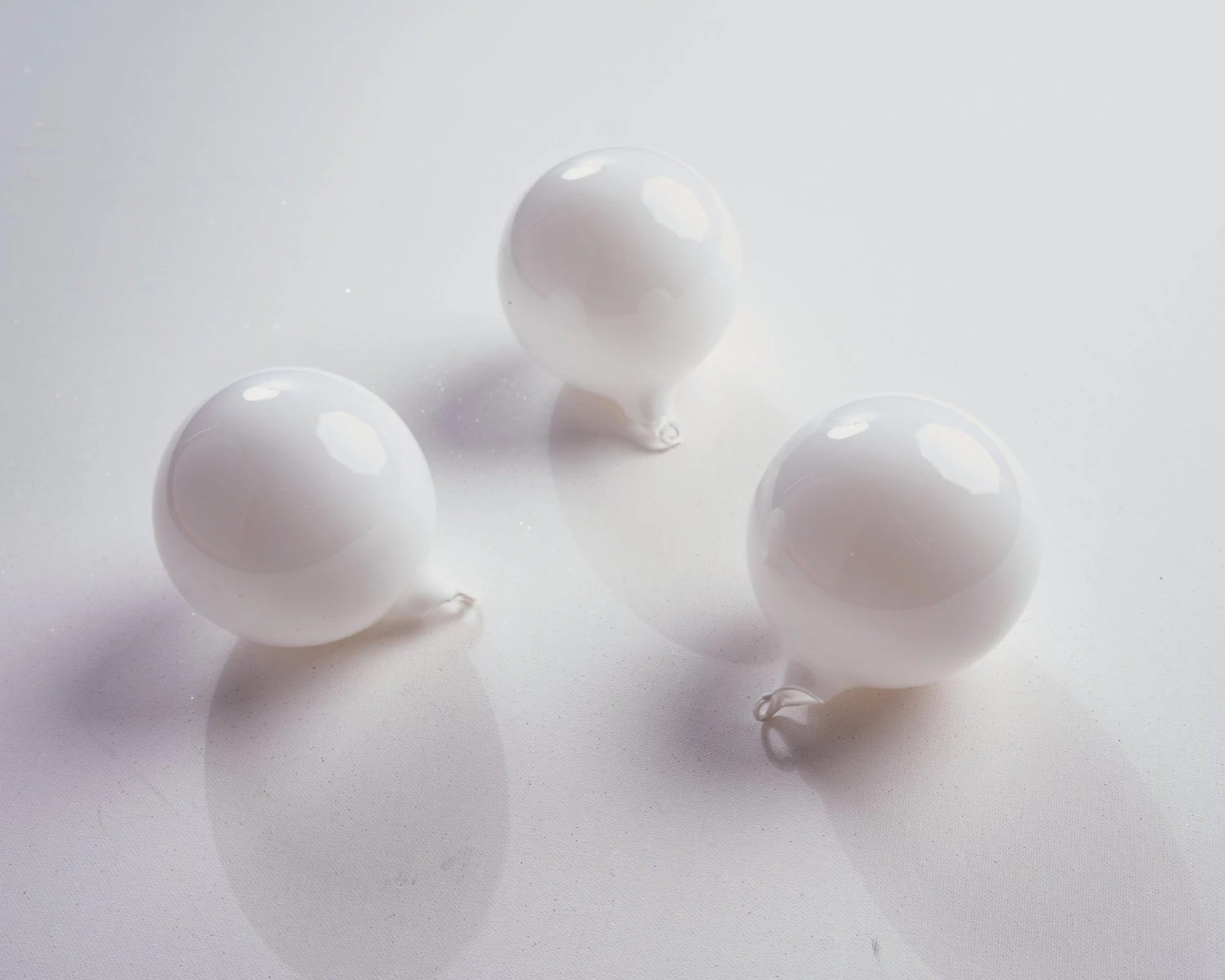 4" White Bubblegum Glass Ornament Box Of 3 2 4" White Bubblegum Glass Ornament Box Of 3 - Image 2
