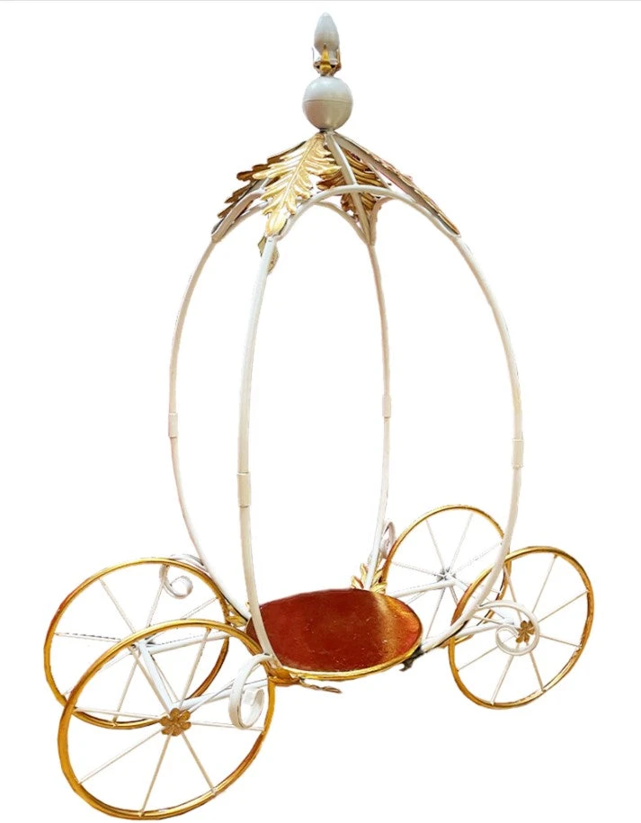 Mark Roberts 3 FT Gold & Platinum Carriage 1 Mark Roberts 3 FT Gold & Platinum Carriage